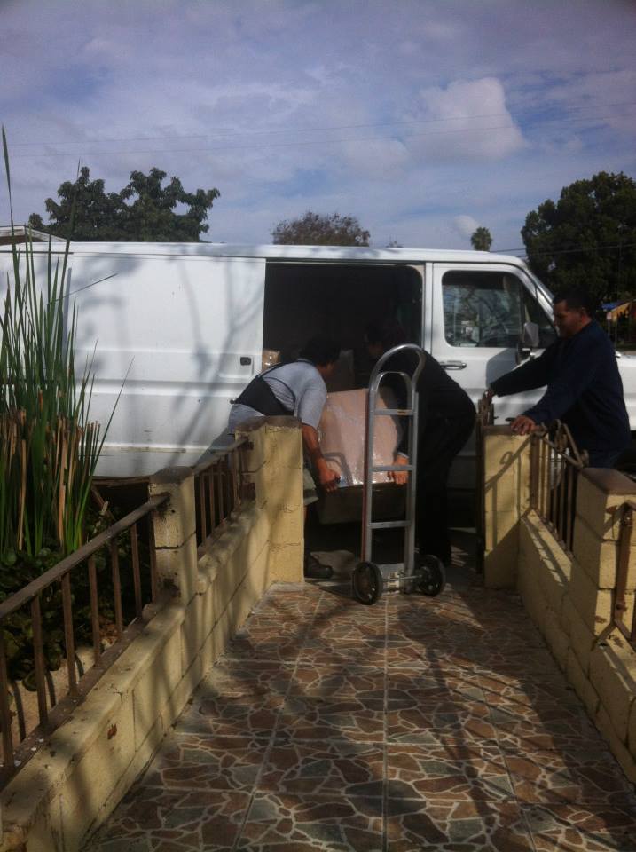 AMAS-donacion-cajas-de-ropa-zapatos-medicamentos-junin-buenos-aires-argentina-febrero-2014-001