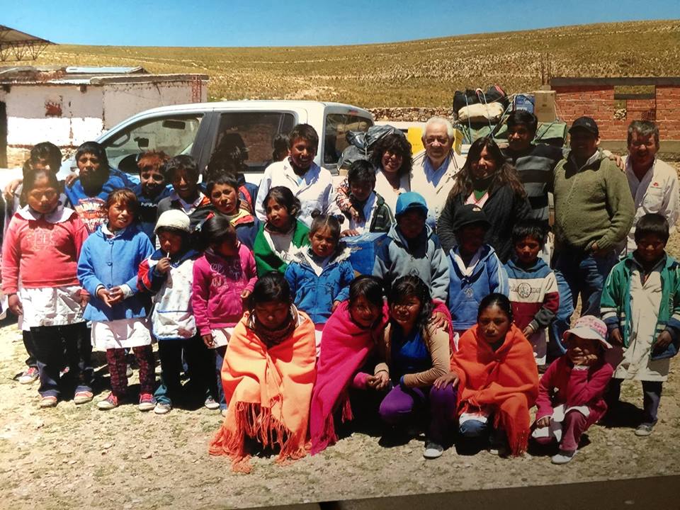 AMAS-donacion-de-150-frazadas-a-6-escuelas-de-la-puna-jujeña-argentina-septiembre-2015-001